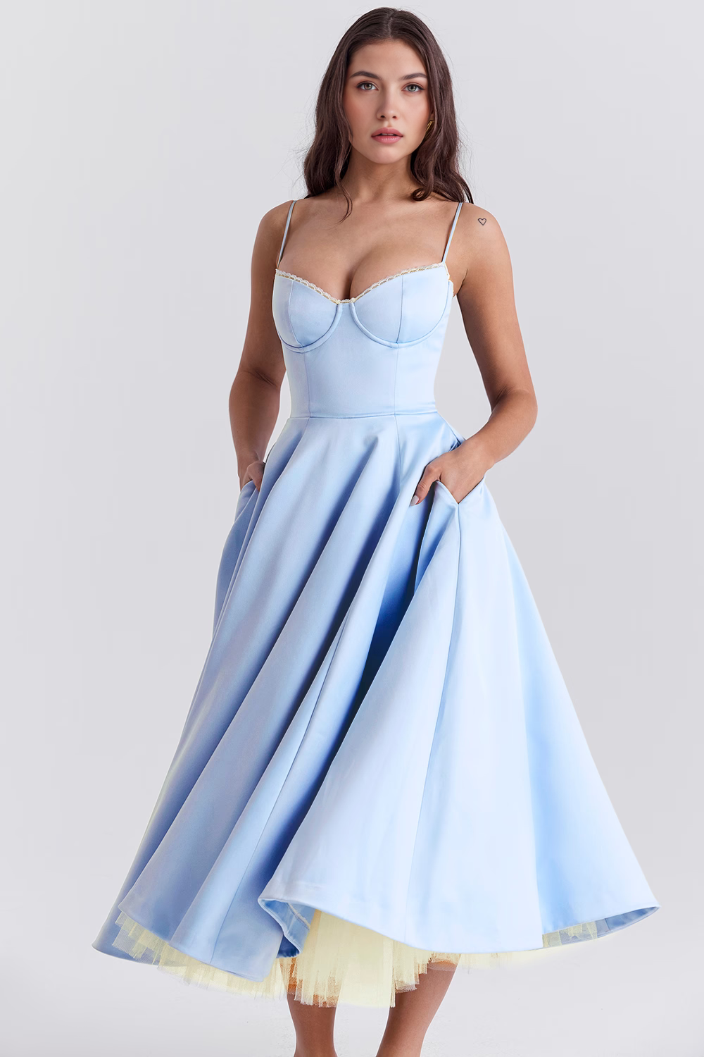 Robe Sculptante à Double Couche Cloe